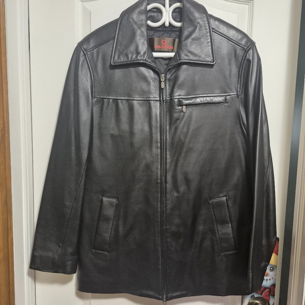 Man real leather jacket in removable inner part. Size S Black